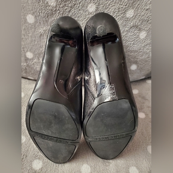 Nine West - Size 8.5, leather, heeled, zip up ankle boots. - Picture 9 of 16